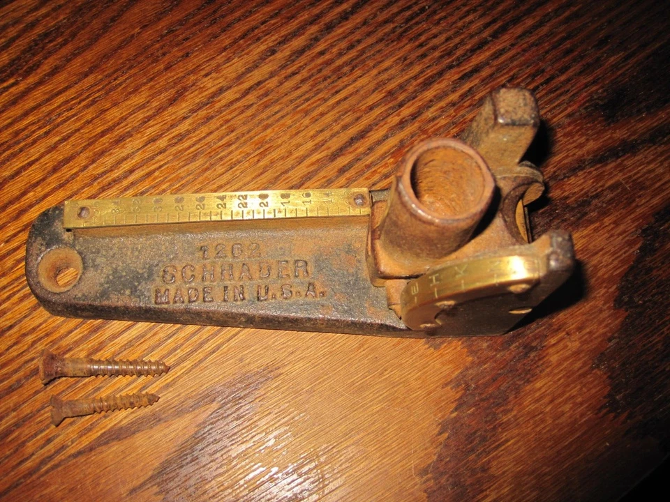 Herramienta de conversión de válvulas Schrader # 1262 Anitque / Vintage; Hecho en EE. UU.; Hierro fundido Foto 1 de 4