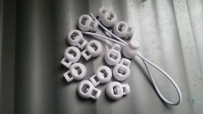 White Plastic Spring Loaded Cord Locks Toggle Stoppers Adjusters Drawstring Bag - Image 1 of 3