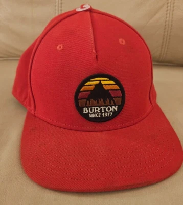 Burton Desde 1977 Lona Roja Béisbol Camionero Gorra Snapback Parche Bordado Foto 1 de 2