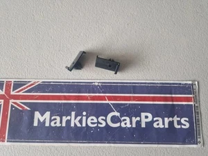 PEUGEOT CITROEN WINDOW GLASS RETAINING CLIPS 2 OF NEW GENUINE 922752 - Picture 1 of 3