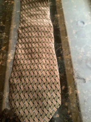 Men's Silk Neck Tie Mulberry Neckwear Ziggurat  Vintage Classic - Image 1 of 4