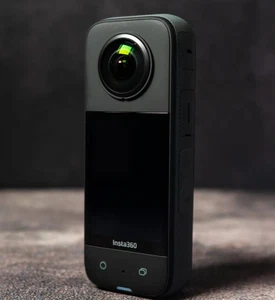 Action camera Insta360 X3 5.7K 360° - usata - buone condizioni - piccolo graffio obiettivo - Foto 1 di 13