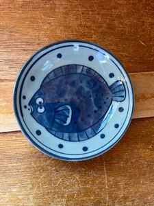 Kleine hell & dunkelblau geschwollene Fisch Runde Keramik Schmuck Flache Schale - - Bild 1 von 7