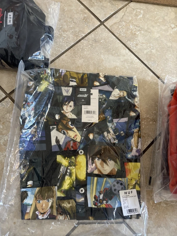 Camisa HUF Gundam Wing Capturas de Pantalla Resort Abotonada Talla Pequeña Nueva Foto 1 de 1