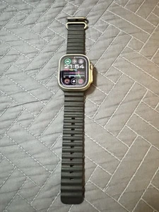 Apple Watch Ultra 49mm Titanium Case with White Ocean Band, GPS + Celllular - Photo 1 sur 5