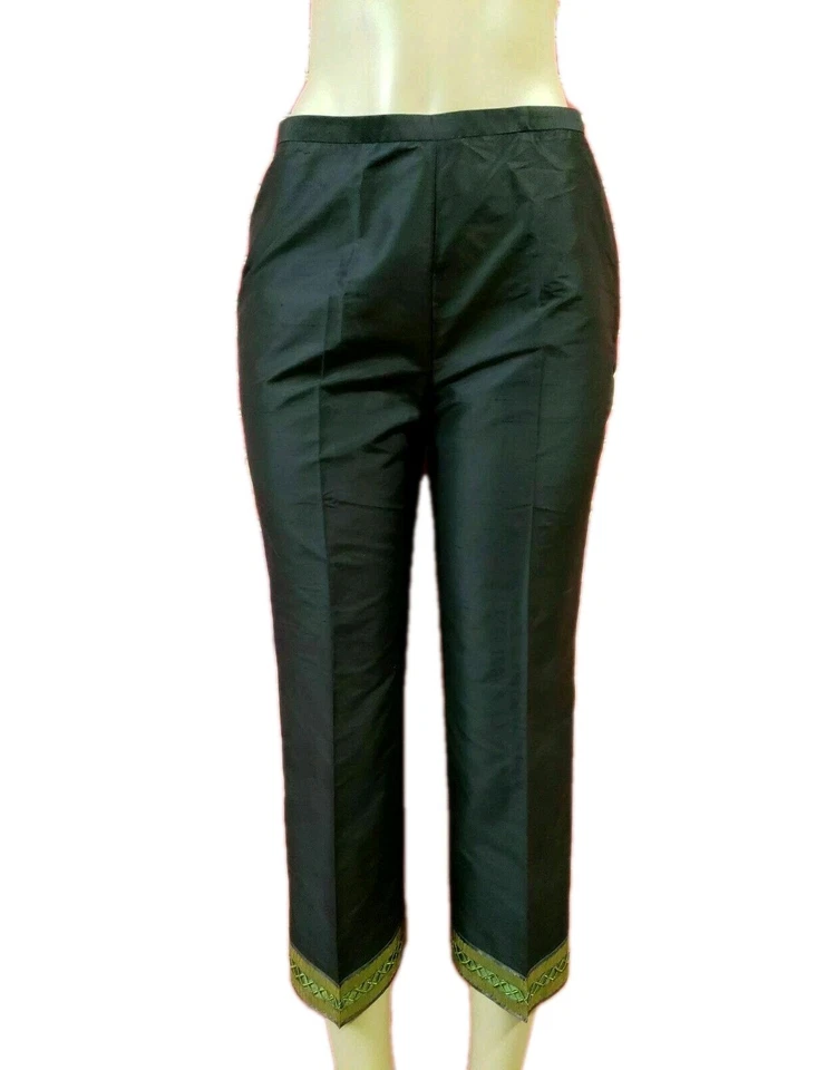 Calça feminina Classiques Entier preta de seda cropped bainha enfeitada Capri tamanho 6 - Imagem 1 de 4
