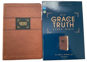NIV Grace and Truth Study Bible 2021 Brown Leather-Soft - Bild 1 von 15