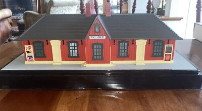 2004 Rail King MTH 30-90081 Country Passenger Station-Main Street Lighted LTD ED - Image 1 of 4