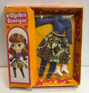 RARA bambola 1972 Pinafore viola BLYTHE'S BOUTIQUE vestito nella scatola - Foto 1 di 5