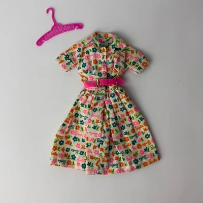 Barbie vintage #1634 ¡Barbie aprende a cocinar! Cinturón de vestir años 60 Foto 1 de 4