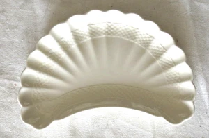 Spode Chelsea Wicker 9 inch Crescent Salad Dish - Copeland mark - Excellent - Picture 1 of 5