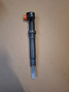 MERCEDES BENZ ORIGINAL INJECTOR A6510702787 0102 - Picture 1 of 3