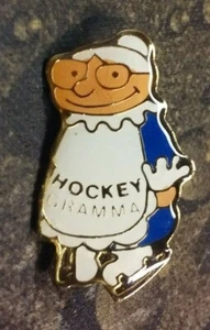 Eishockey Oma Pin Anstecker - Bild 1 von 4