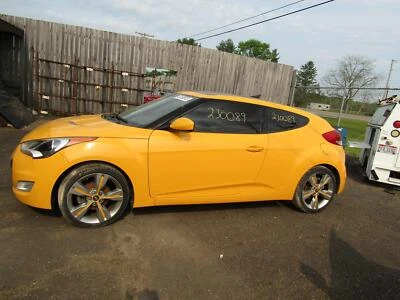 Brazo de control inferior delantero derecho HYUNDAI VELOSTER 12 13 14 15 16 17 Foto 1 de 4