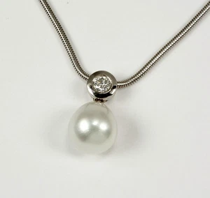 Ciondolo In Oro Bianco 750 18 Carati Con Perla Del Sud E Brillante 0,25 Ct.W.Si - Foto 1 di 1