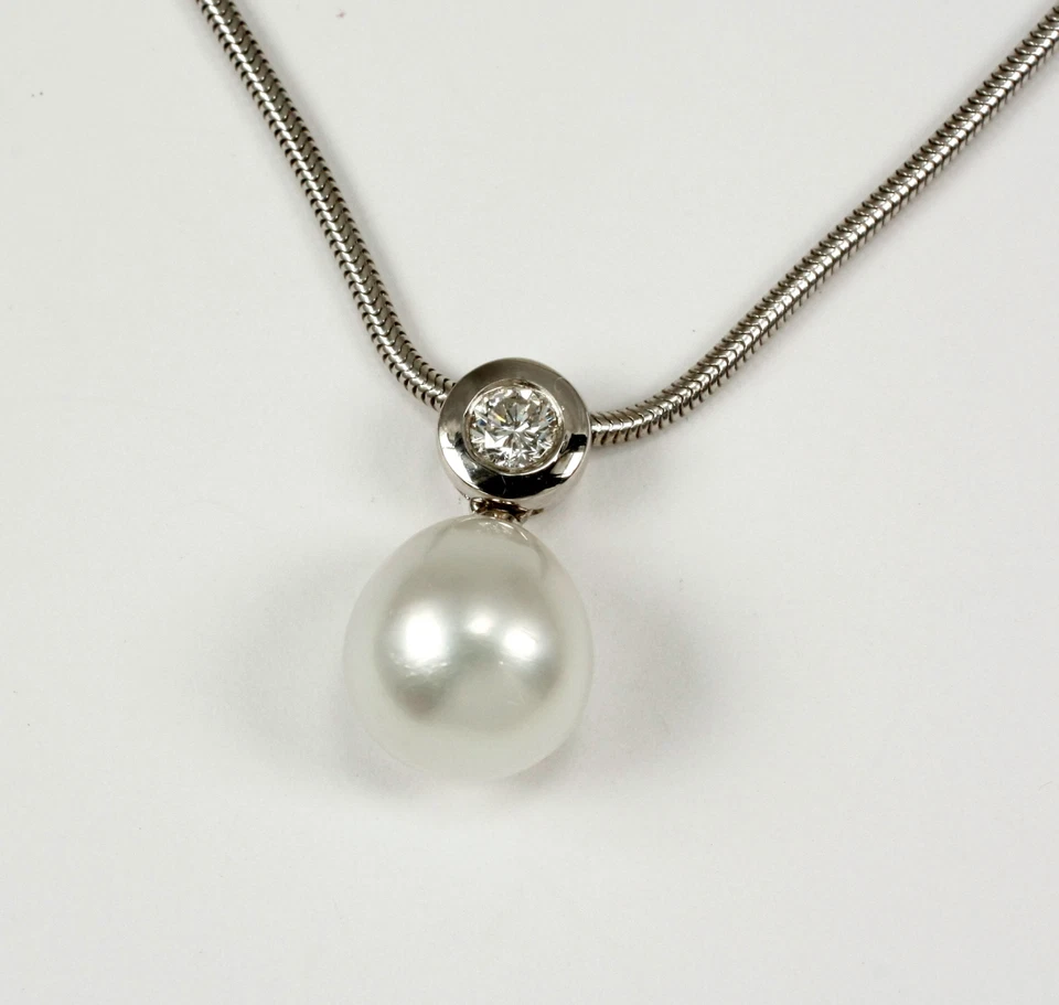 Ciondolo In Oro Bianco 750 18 Carati Con Perla Del Sud E Brillante 0,25 Ct.W.Si - Immagine 1 di 1