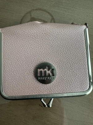 Maquillaje compacto pequeño Mary Kay Foto 1 de 4