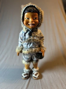 ‘94 ‘Naber Kid’ #104 ‘Klondike’ 13” Hand Carved Wood Native Eskimo Doll Side-Eye - Picture 1 of 5