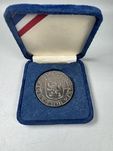 Commemorative 1601 Dutch Lion Dollar Amsterdam Thaler Medal w/ Case - Picture 1 of 10