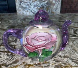 Dynasty Gallery Erbstück Kunst Glas Teekanne rosa Blume BRIEFBESCHWERER 4" lang - Bild 1 von 8