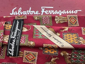 🔴 SALVATORE FERRAGAMO cravatta uomo seta pura rossa LEONI ELEFANTI TIGRI - Imagen 1 de 9