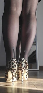 Fiore Patterned Tights 20den Black Mock Zip Back Seam - Picture 1 of 2