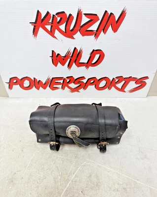 Harley Sportster R 2004 manillar barra Sissy bolsa de herramientas cuero negro 91772-85A Foto 1 de 4