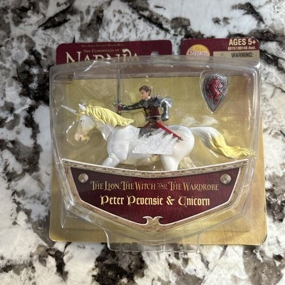 RARE CHRONICLES NARNIA PETER PEVENSIE +UNICORN POSEABLE FIGURE 2005 HASBRO Rare - Image 1 of 4