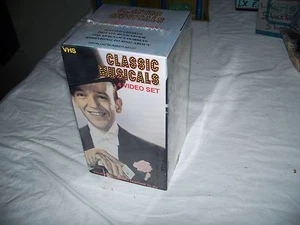 Classic Musicals VHS Video Movies Box Set of 4 Films 1992 B&W - Imagen 1 de 3