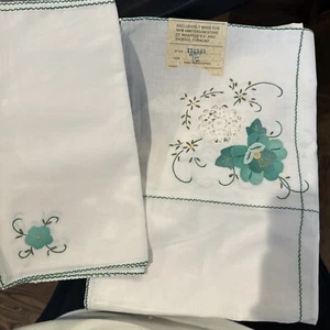 Vintage New Hand Embroidered Tablecloth 6 napkins Set 54” X 72” Flowers Boxes - Picture 1 of 7