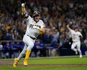 Foto de béisbol 8x10 MLB de Jake Cronenworth carrera de postemporada de los Padres de San Diego - Imagen 1 de 1