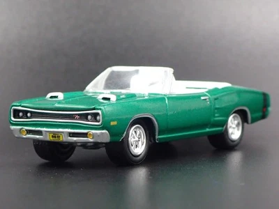 1969 69 DODGE Coronet Rt Convertibile Verde 1/64 Diorama Scala Modellino Auto - Immagine 1 di 4