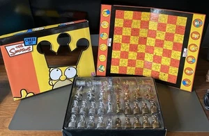 The Simpsons Schachspiel Antik Metall-Stil Spielfiguren Originalverpackt Komplett 2005 - Bild 1 von 16