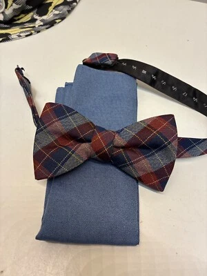 Juego de pajarita preatada texturizada y cuadrado de bolsillo con textura lisa para hombre de graduación boda Foto 1 de 3