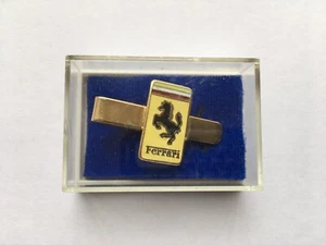 C1980s VINTAGE FERRARI PROMOTIONAL ENAMEL&GILT TIE CLIP IN ORIGINAL BOX - Picture 1 of 4