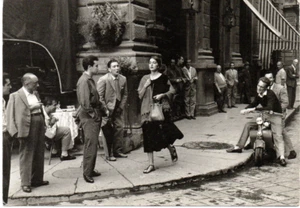 vvv 22 RUTH ORKIN - American Girl in Italy (1951) - Cartolina viaggiata 1992 - Imagen 1 de 1