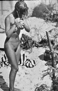 DDR -  DIA  -  Akt    - Frau -  Ostsee -schwarz /weiß Glasdia - Bild 1 von 1