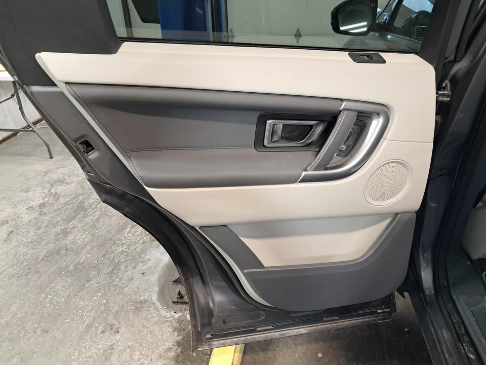 Used Rear Left Door Interior Trim Panel fits: 2017 Land rover Discovery sport  G Foto 1 de 4
