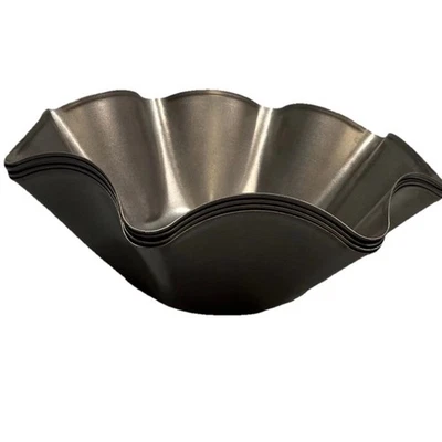 Tigelas de servir recortadas de metal canelado preto moderno borda ondulada conjunto decorativo de 4 - Imagem 1 de 4