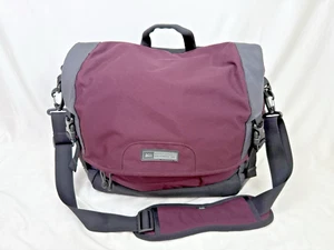 REI Quantum gepolsterte Laptop-Schultertasche Messenger-Tasche lila & schwarz - Bild 1 von 12
