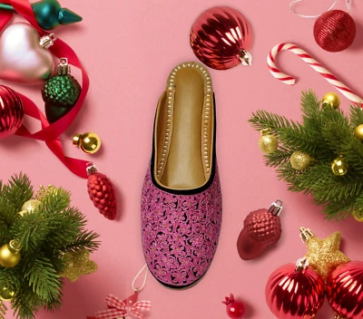 Mulas para mujer planas de terciopelo negro bordadas rosa Foto 1 de 4