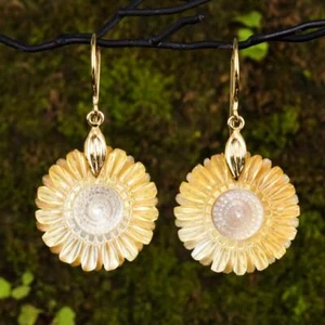 Marguerite Flower Earrings Mother-of-Pearl Shell & Gold Vermeil Sterling 5.16 g - Picture 1 of 12