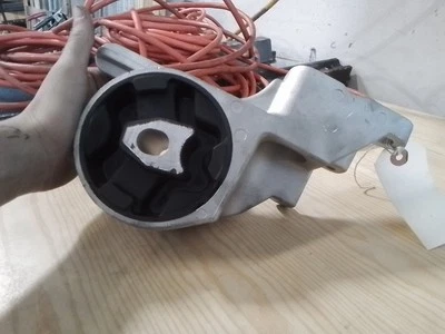 Saturn Aura 2007 montaje del motor delantero Foto 1 de 4