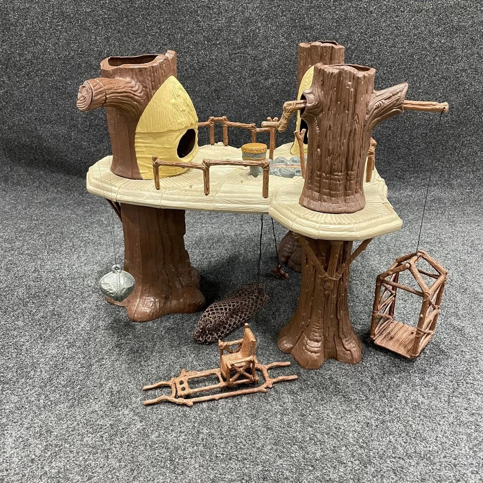 Kenner 1983 Star Wars Return Of The Jedi Ewok Village Action Playset 70520* - Image 1 of 4