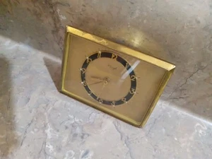 RELOJ DESPERTADOR DE VIAJE VINTAGE RARO ERA SEGUNDA GUERRA MUNDIAL ALEMANIA CROMADO PEQUEÑO ESCRITORIO "KIENZLE" - Imagen 1 de 8