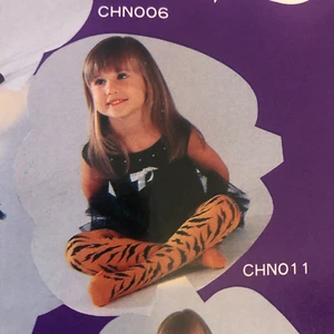 New Girls Halloween Tights Opaque Tiger Stripes Size 7-9 Dress Up NIP - Picture 1 of 10