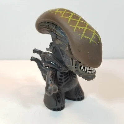 Titans Alien Vinyl Figure - Alien vs Predator AVP - Image 1 of 4