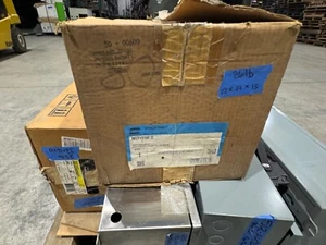 NEW Crouse HINDS NST1018F D G30320 30 Amp 240v  Switch Disconnect Nema 12 - Picture 1 of 4