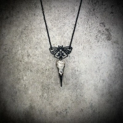 Collar Calavera Polilla Cuervo Calavera - Polilla Calavera Luna Muerte Polilla Joyería Rarezas Foto 1 de 3