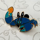 Crabe bleu avec pièce d'or booster Pirates des Caraïbes 2023 épingle Disney